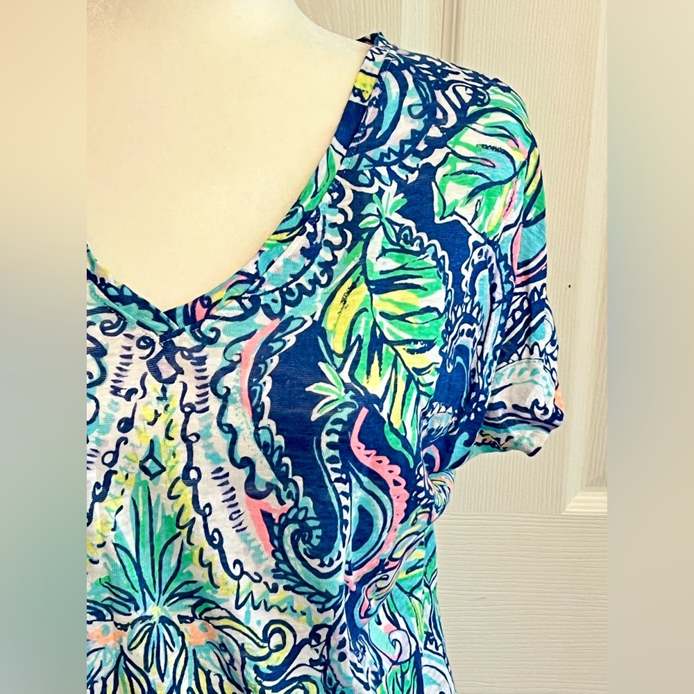 Lilly Pulitzer Linen Hartwell Hanging With Fronds Top V-neck short sleeve shirt